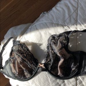 Black & nude lace bra. 36D. Gillian & O’Malley